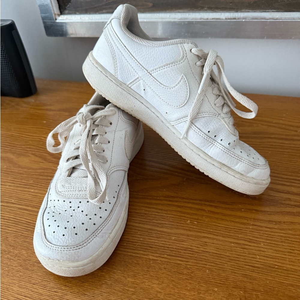 NIKE COURTS